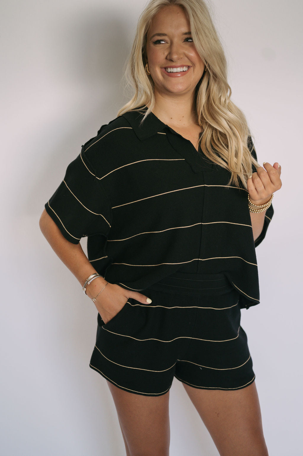 STRIPED PATTERN KNITTED COLLAR TOP