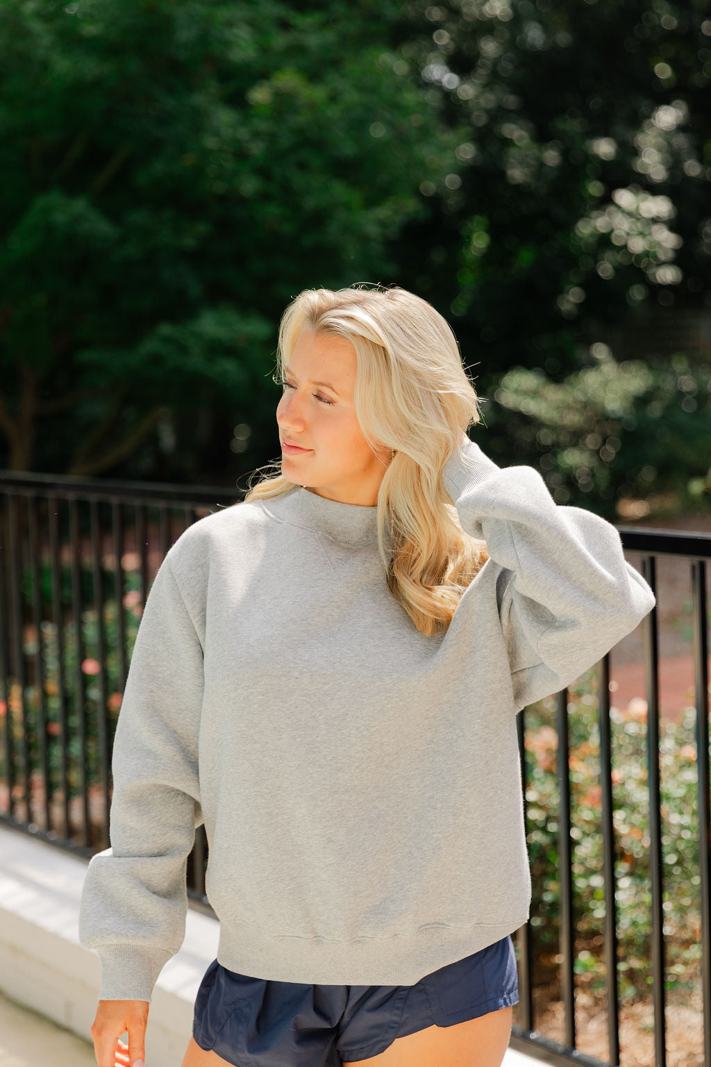 Nelly Mockneck Sweatshirt – Therapy Boutique