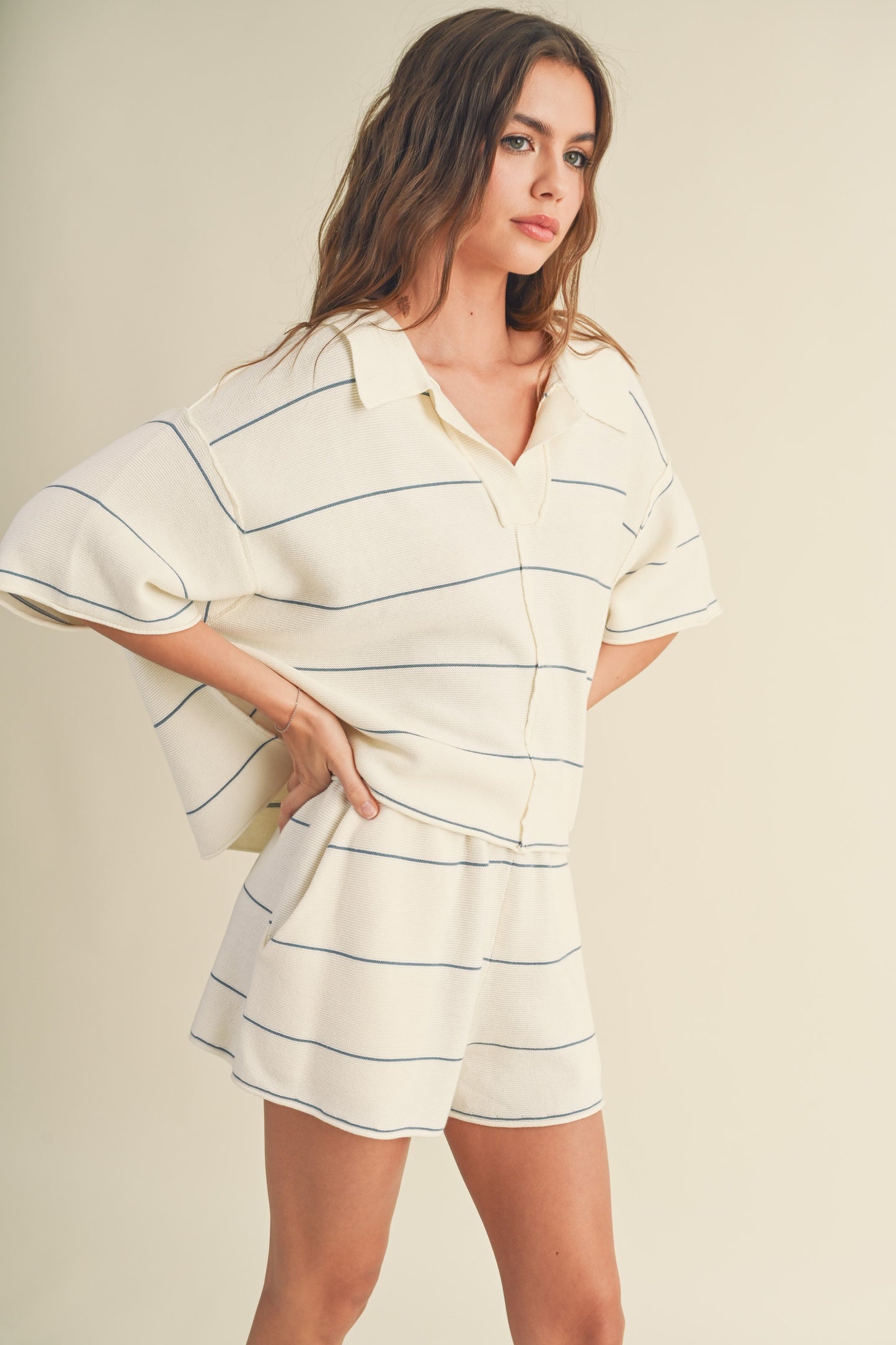 STRIPED PATTERN KNITTED COLLAR TOP