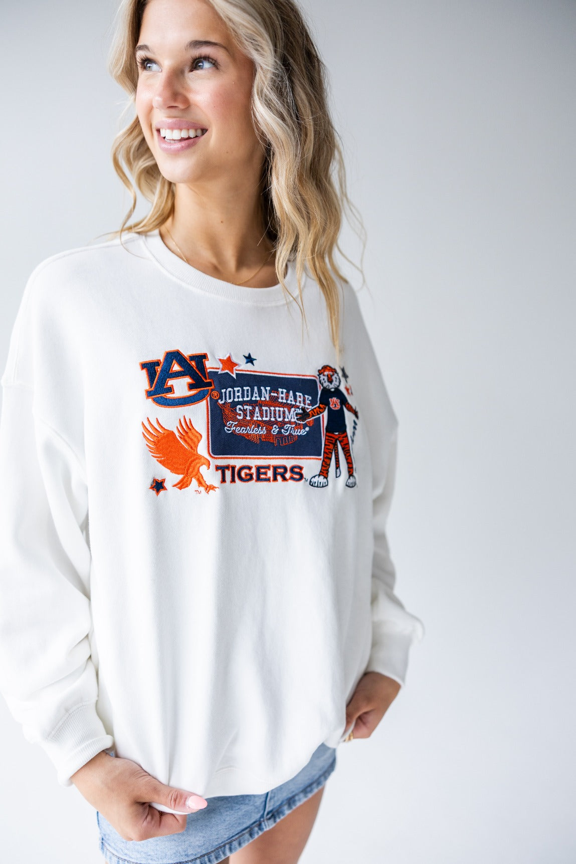 AUBURN EMBROIDERED PATCH SWEATSHIRT