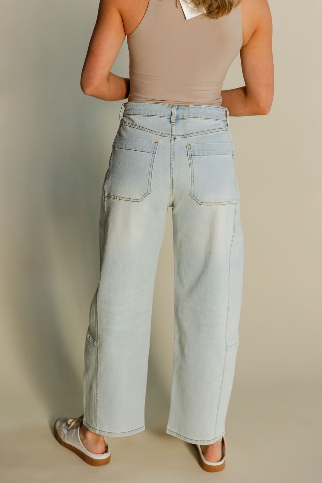 Loose Fit Barrel Jeans