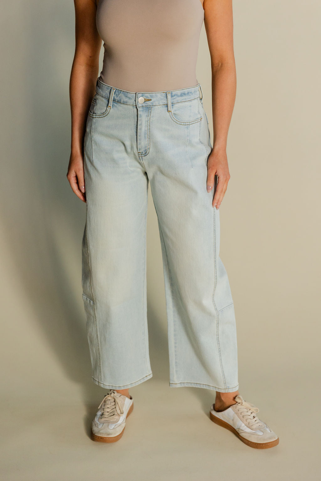 Loose Fit Barrel Jeans