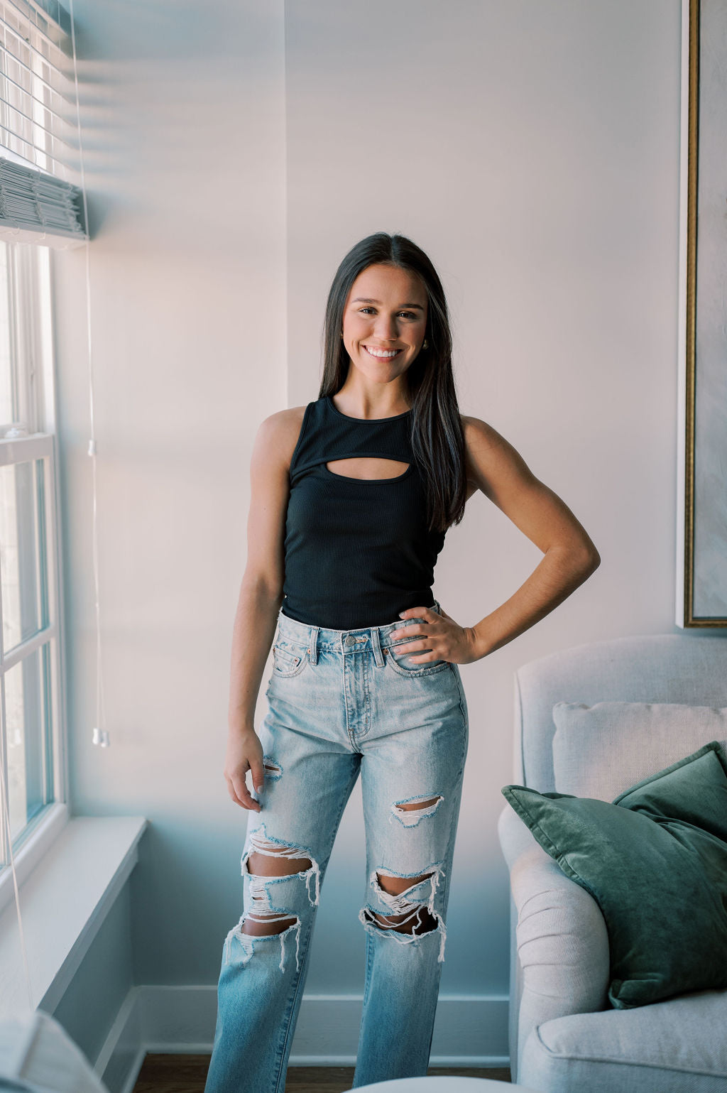 BLACK SLEEVELESS BODYSUIT WITH CUTOUT