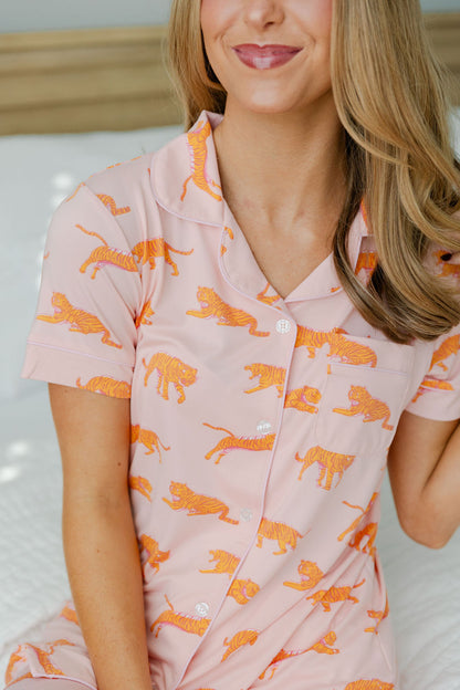 TIGER WALK SLEEP SHIRT