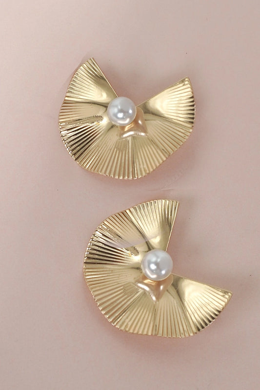 Textured Fan Shape Pearl Stud Earring